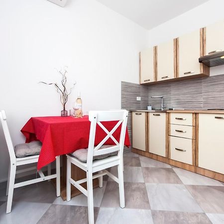 Apartments Vinko 罗维尼 外观 照片
